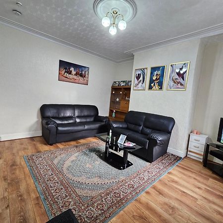 Отель Bright Sunny, Double Bed With Garden, Tv And Wi-Fi Лидс Экстерьер фото